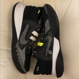 Nike Kyrie Flytrap V Men’s sneakers size 8 Black, white & lime Gently worn